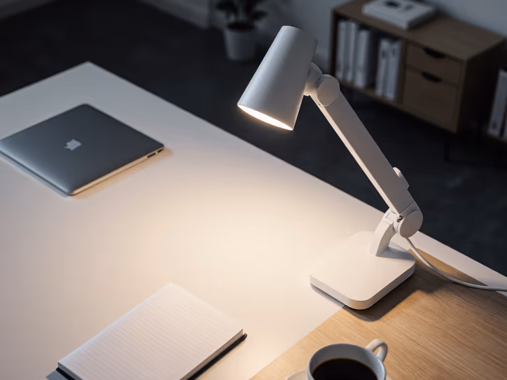 desk_lighting_setup_with_honeywell_hwt-h2_lamp